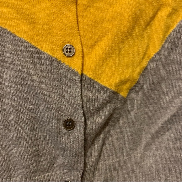 Color block button back sweater - Picture 3 of 4